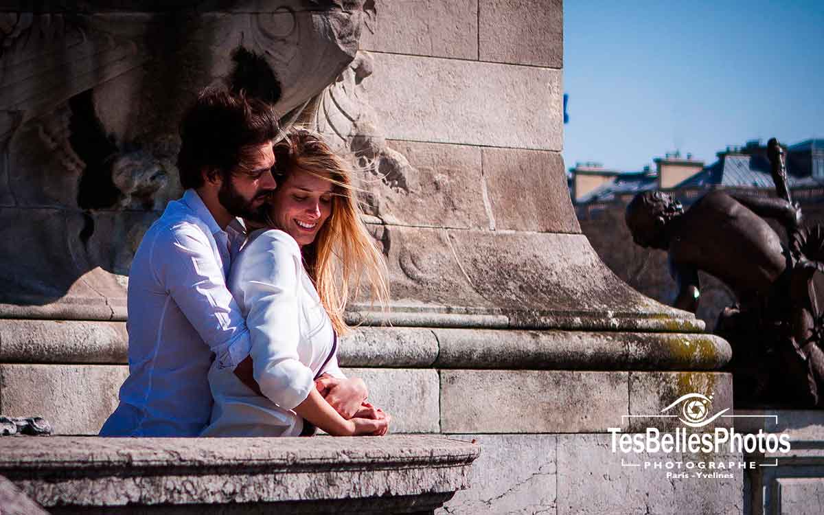 Photographe de couple à Paris shooting photo engagement pas cher
