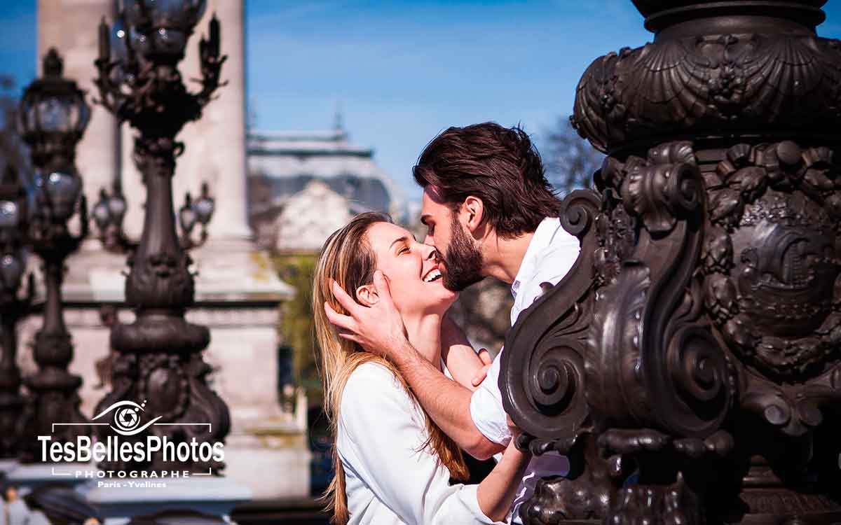 Photo d'engagement Paris Save the Date couple avant mariage