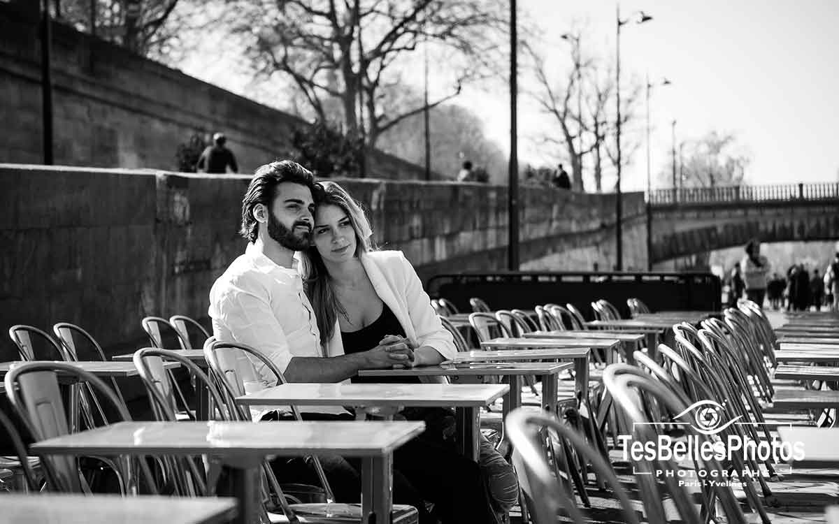 Photo couple engagement en Love Session Paris