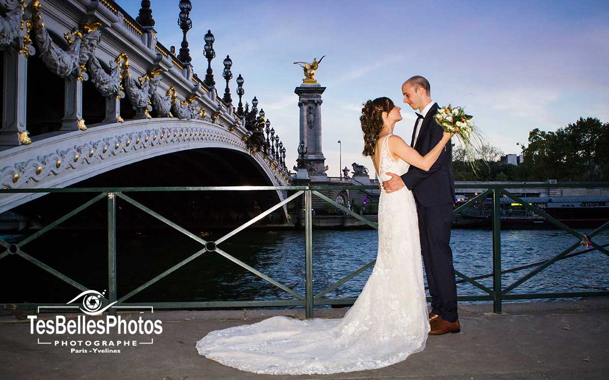 Photographe couple Paris, séance couple photo de mariage à Paris