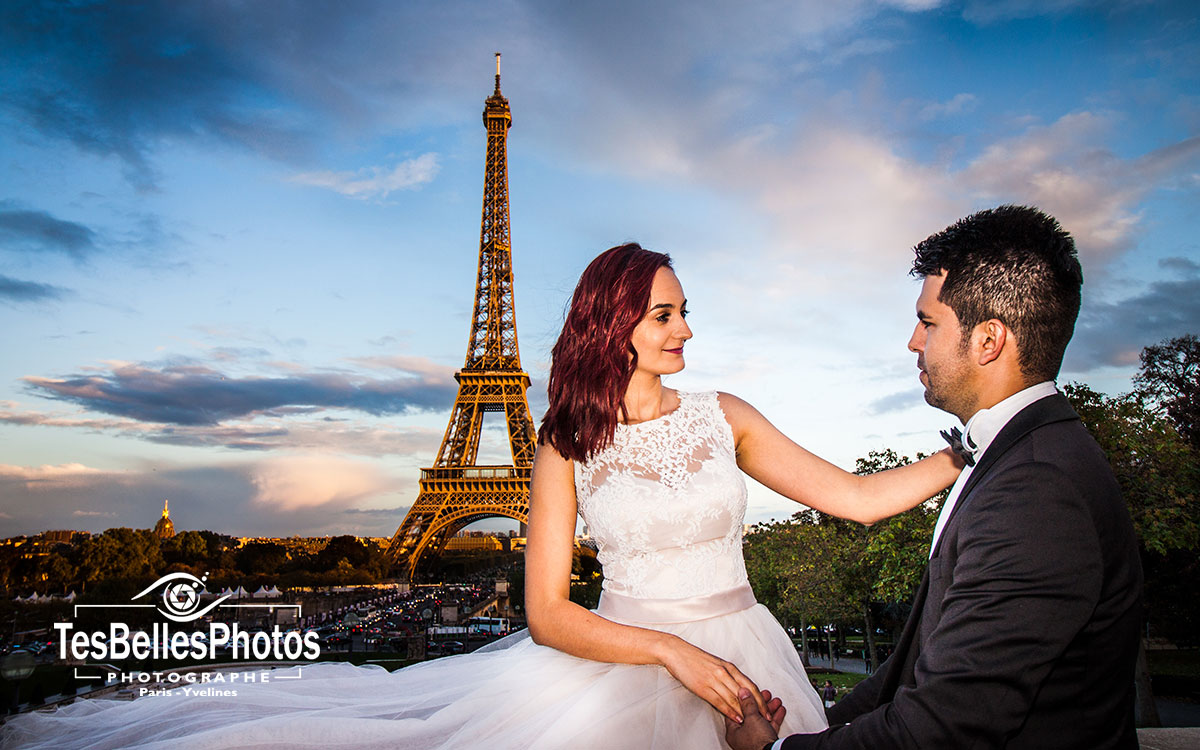 Photo de mariage à Paris, séance photo couple de mariage Paris à la tour Eiffel