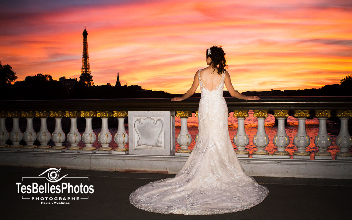 Photo de mariage au coucher de soleil à Paris, photographe couple mariage Paris