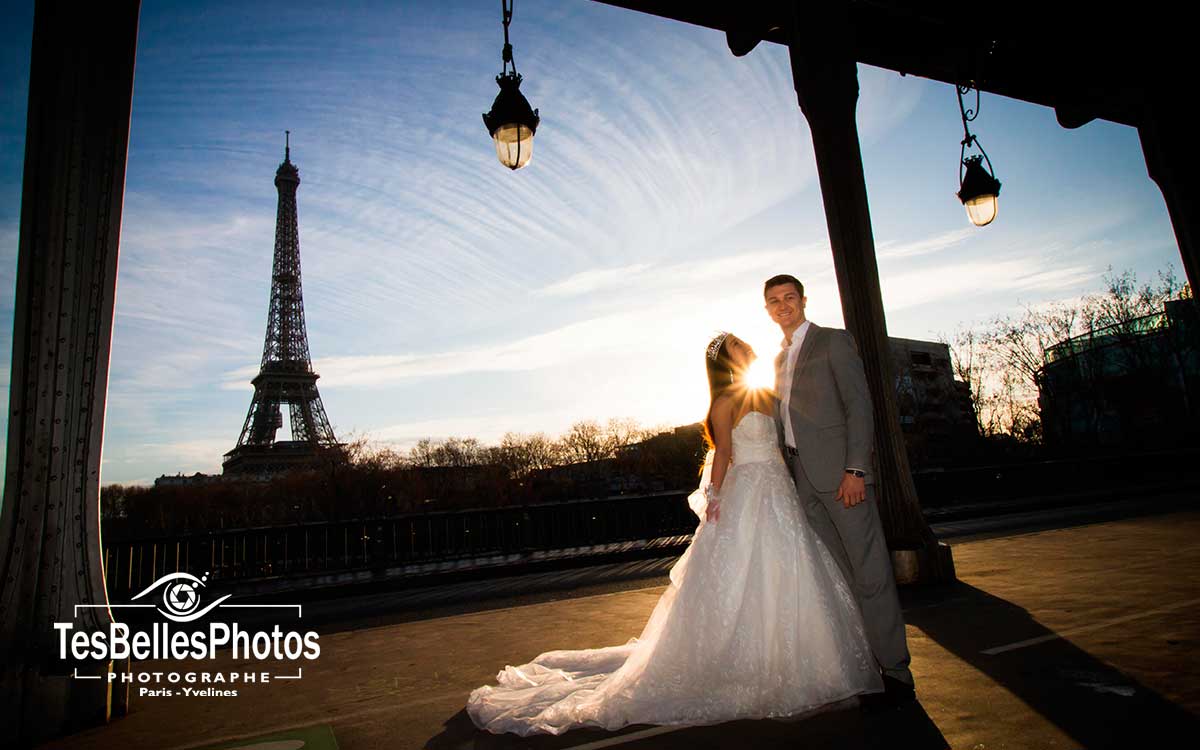 Shooting photo de couple mariage à Paris au Pont de Bir-Hakeim