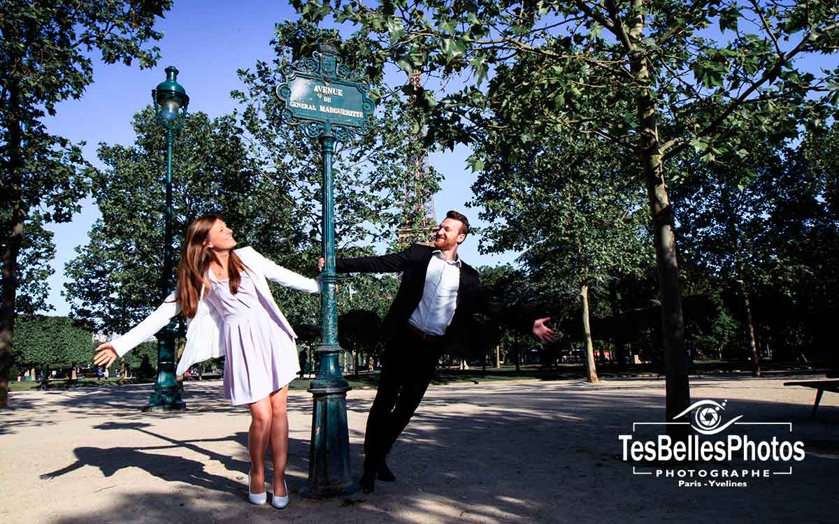 Séance photo couple engagement avant mariage à Paris en Love Session, photographe couple Paris pour photos d'engagement pas cher