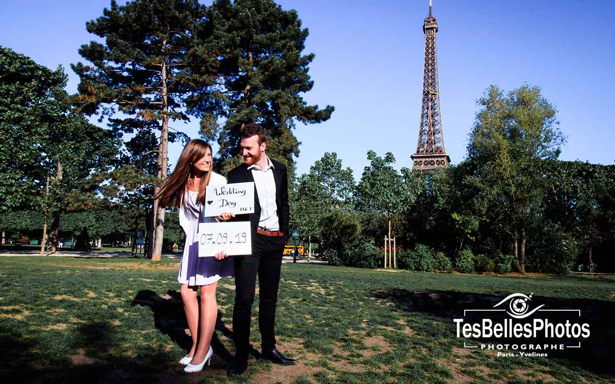 Séance photo couple d'engagement à Paris, photographe couple Paris engagement Save the Date