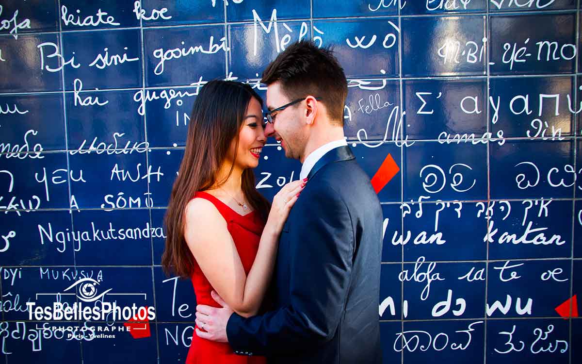 Photo engagement Paris, shooting couple engagement à Paris au Mur des je t'aime au pied de Montmartre