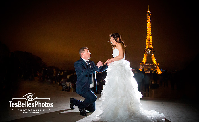Photo couple Paris by Night, shooting photo Paris by Night, séance photo demande en mariage Paris by Night